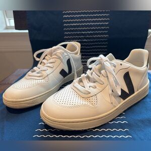 Veja V-10 Women’s Sneakers, Size 8.5